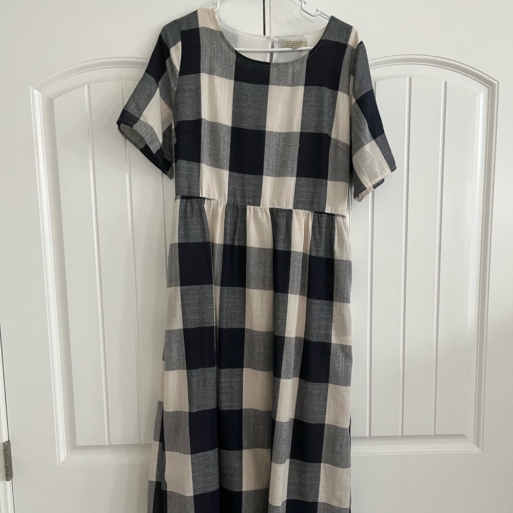 This timeless maxi dress is a perfect addition for family photos.